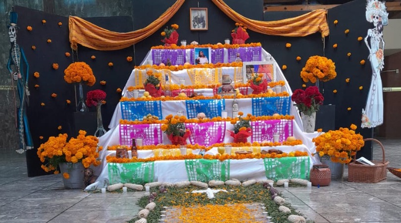 Exposición del Altar de Muertos en la Biblioteca de la UAAAN