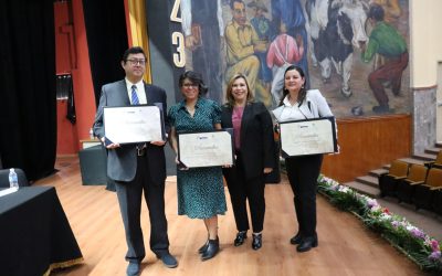 Se Entregan Constancias por Refrendo de Acreditación Nacional