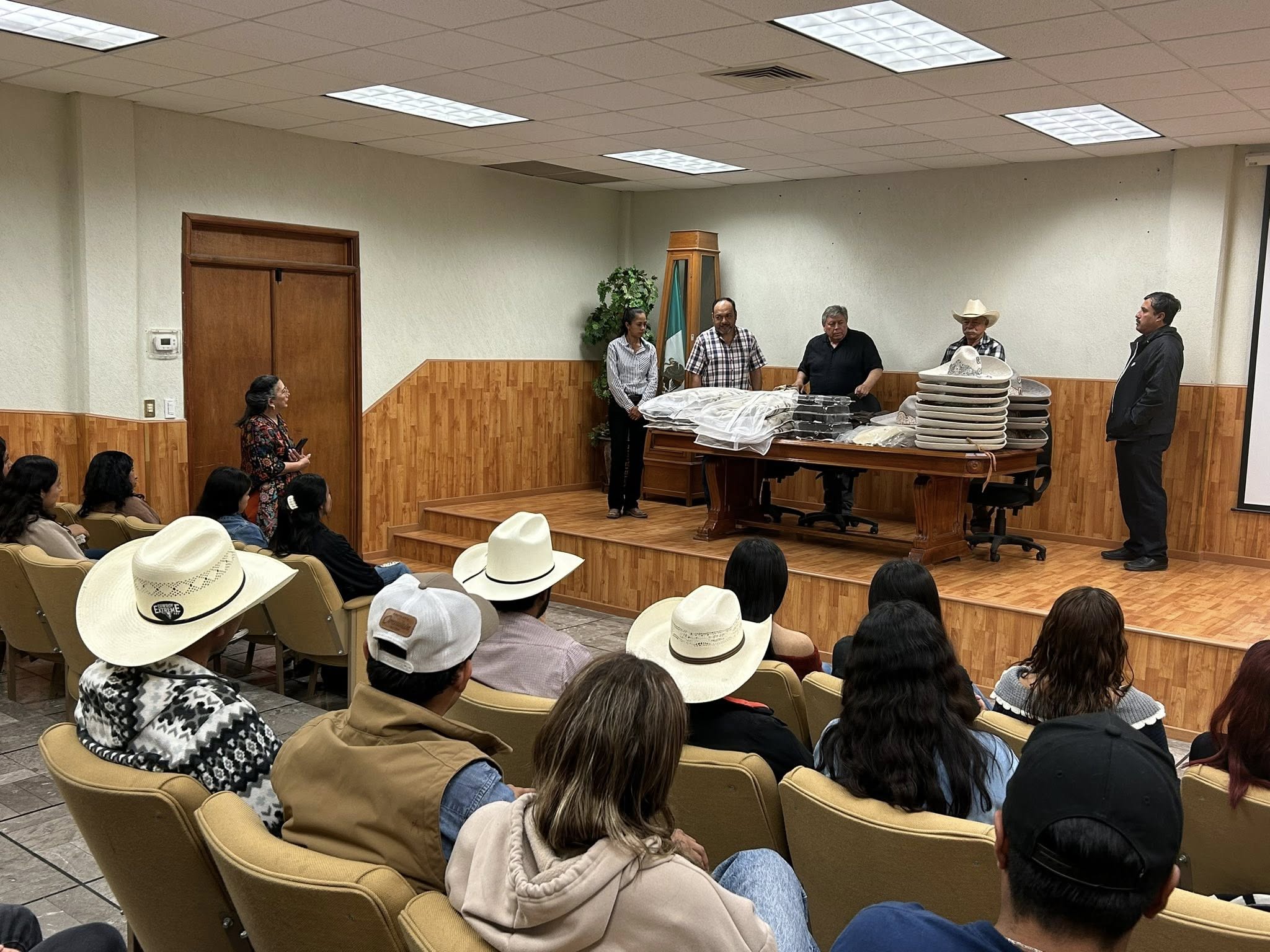 Nuevos uniformes para Charros y Escaramuzas-2