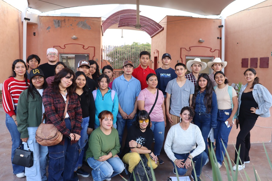 Buitres visitan  el Recinto “Aurora Morales de López”