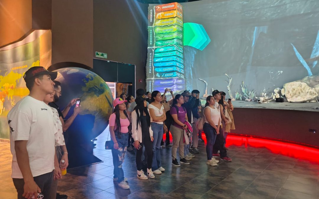 Disfrutan buitres mañana en el Museo del Desierto
