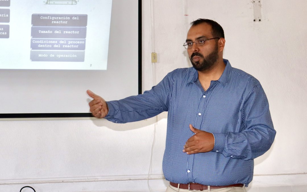 La Narro fortalece la formación científica con conferencia de alto nivel en ingeniería de bioprocesos